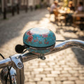 Basil Ding-Dong Fahrradklingel Bloom smaragdgrün mit Blumenmuster, am Lenker befestigt, lauter 2-Ton Klang.