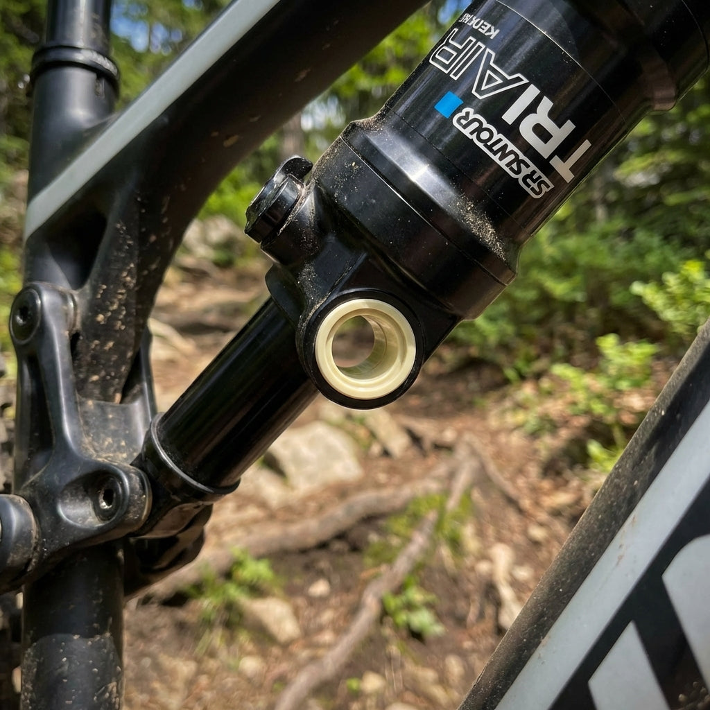 SR Suntour Kunststoffbuchse IGUS 8x34mm für TriAir Dämpfer im Mountainbike Detailansicht.