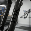 FOX Decal Kit Marzocchi Z1 Gabelaufkleber, Neutral Gloss Black. Edles, passgenaues Upgrade für Federgabeln. Factory-Finish.