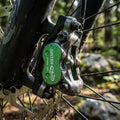 Grüner Scheibenbremsbelag Sinter 005 Avid organisch für MTB Race. Optimale Bremsleistung und Kontrolle auf dem Trail.