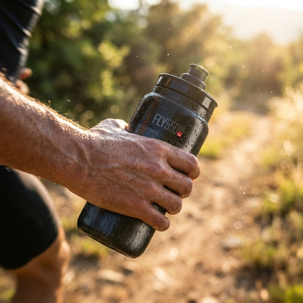 Elite Fly Tex 550ml schwarze Trinkflasche: Leichtgewicht, optimaler Grip für Laufen, MTB, Rennrad. Geruchsneutral, langlebig.