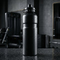 Schwarze Point Aluminium Trinkflasche 750ml matt mit Schutzkappe für Sport und Outdoor geschmacksneutral.