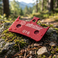 Roter Sinter 016 Hope organisch MTB Scheibenbremsbelag, nass auf Moos im Wald.