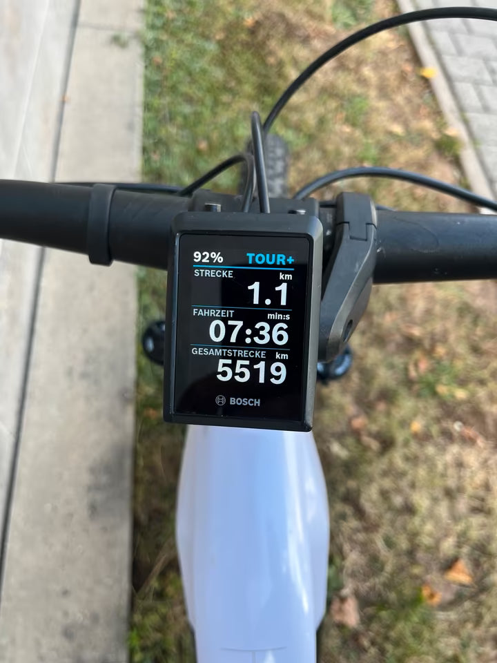 CUBE Reaction Hybrid SLT 750 Hardtail E-Bike Bosch Display: 92% Akku, 1.1km Strecke und 5519km Gesamtstrecke.