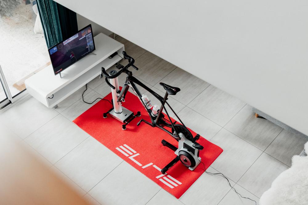 ELITE Rollentrainer Justo 2 - interaktiver Smart-Trainer mit 12-fach Kassette