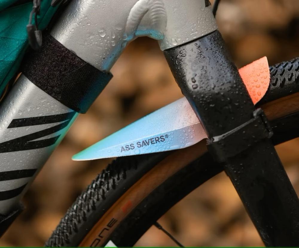 Ass Savers MFM-1 Mudder Mini Spektrum: Leichter (21g) Spritzschutz für Gravelbikes (Reifen 32-55mm), schützt Gesicht und Steuersatzlager, einfache Montage mit rutschfesten Klettbändern
