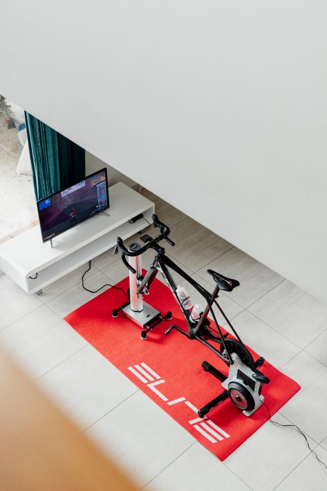 ELITE Rollentrainer Justo 2 - interaktiver Smart-Trainer mit 12-fach Kassette