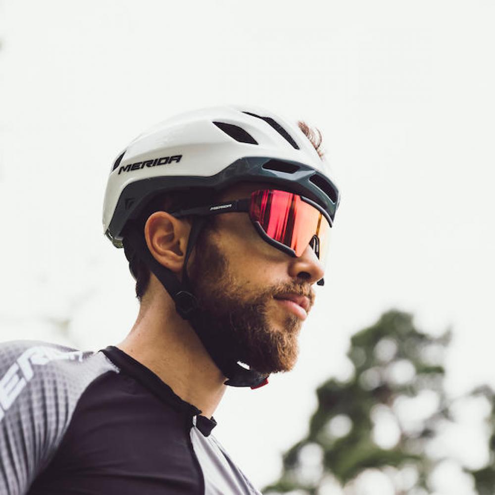 Merida Sonnenbrille PRO RACE Onesize Schwarz/Weiß - photochromische Performance-Sportbrille