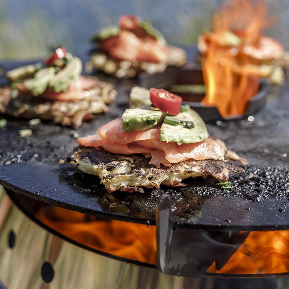 Petromax Kochaufsatz für Atago Grillplatte stabiler Stahlaufsatz für sicheres Kochen, passend für die Aussparung der Atago Grillplatte