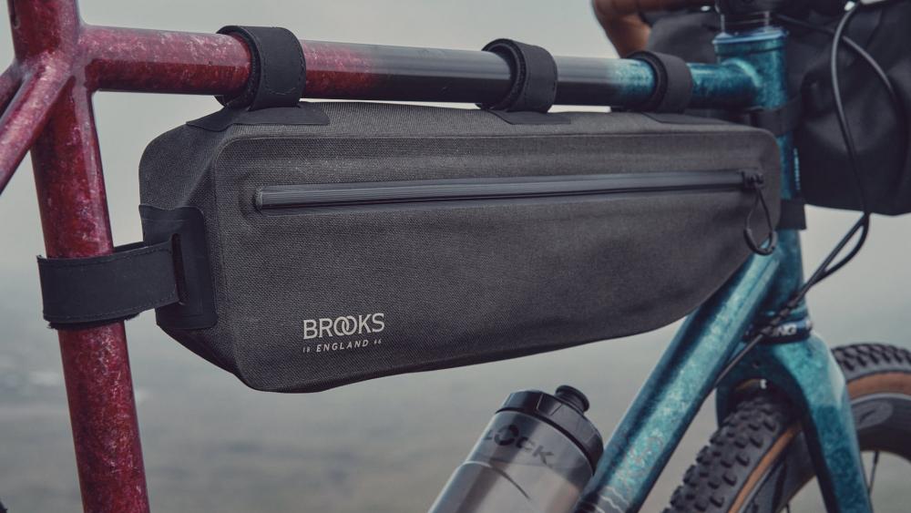 BROOKS Scape Frame Bag Black - wasserdichte Rahmentasche 3 Liter aus 600D Polyester mit Hypalon-Details - 200 g leicht, 460x60x120 mm