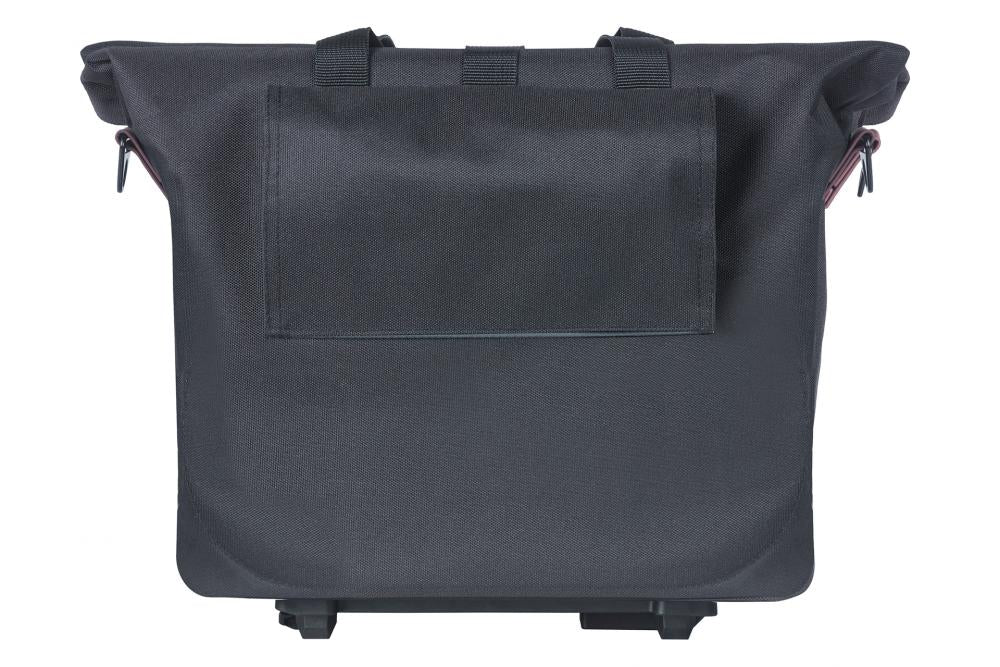 Dunkelgraue Basil City MIK 2.0-KF-Hook Fahrrad-Handtasche, wasserabweisend, mit Fronttasche, Tragegriffen, auf weißem Hinterg