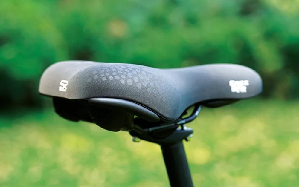 Schwarzer Selle Royal Freeway Fit Classic Unisex Fahrradsattel für entspanntes Fahren mit gepolstertem Komfort.
