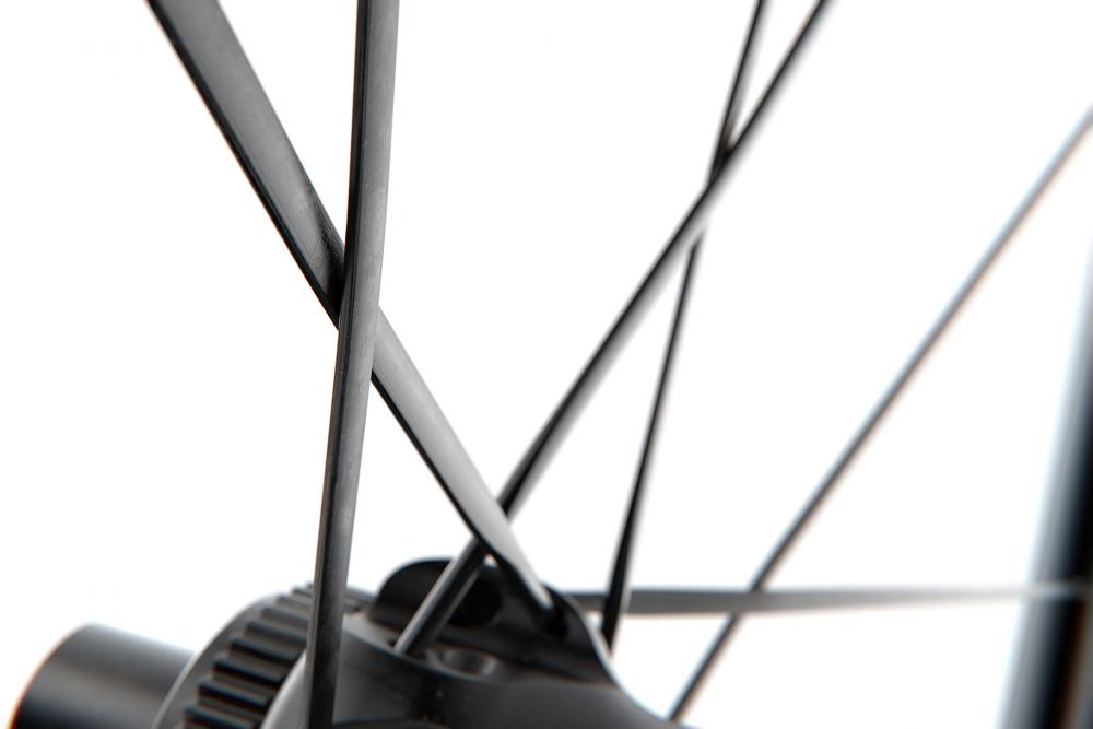 DT Swiss G 1800 SPLINE 29" Gravel Offroad Vorderrad schwarz, Detailaufnahme Speichen.