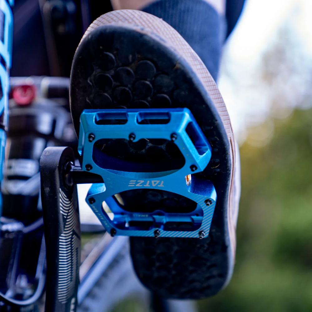 Tatze CONTACT CNC Kids Plattformpedal blau, Aluminium, 10 Pins je Seite, kinderspezifisch, robust & leicht, für MTB & BMX
