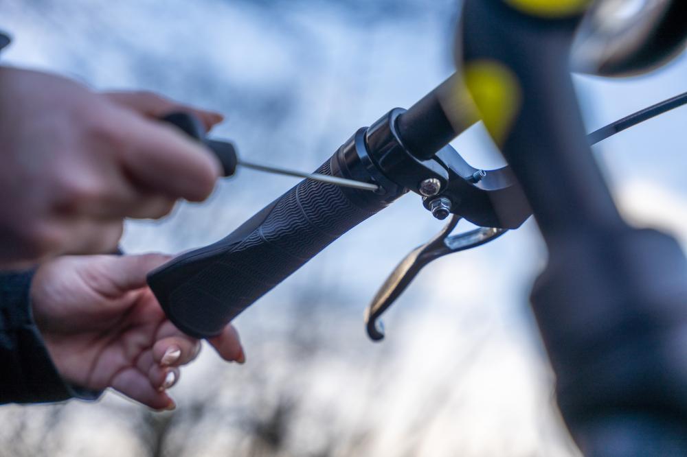CONTEC GRIFF MERGE TREKKING ERGO140MM SCHWARZ