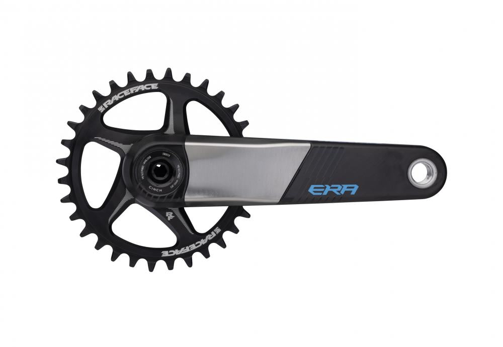 Schwarze Race Face Era Carbon Kurbel mit blauem ERA-Logo, 165mm, 30mm. Steife High-Performance MTB-Kurbel mit Kettenblatt.