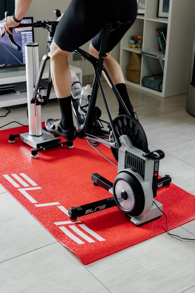 ELITE Rollentrainer Justo 2 - interaktiver Smart-Trainer mit 12-fach Kassette