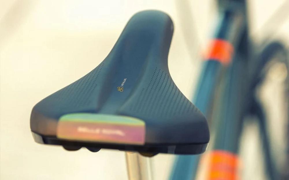 Selle Royal Vivo Moderate Unisex Fahrradsattel, dunkelblau, komfortabler City-Sattel mit Reflex-Heck.