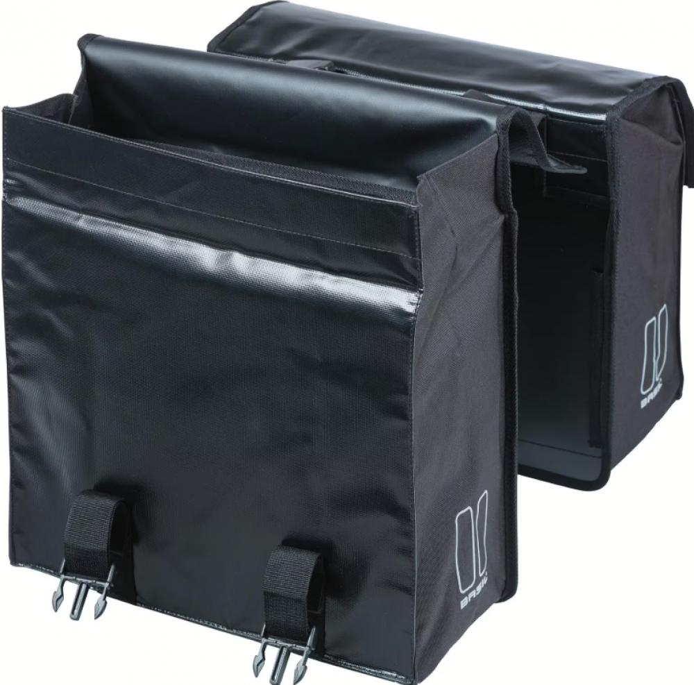 Basil Urban Load MIK 2.0 Doppeltasche schwarz, wasserdicht und reflektierend, mit geöffnetem Hauptfach.