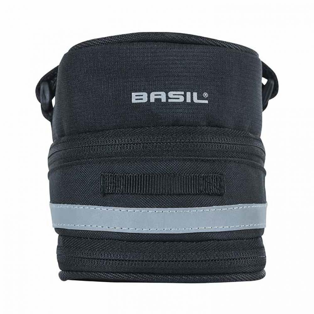 Schwarze Basil Mada Fahrrad-Satteltasche (1L) mit reflektierendem Streifen.