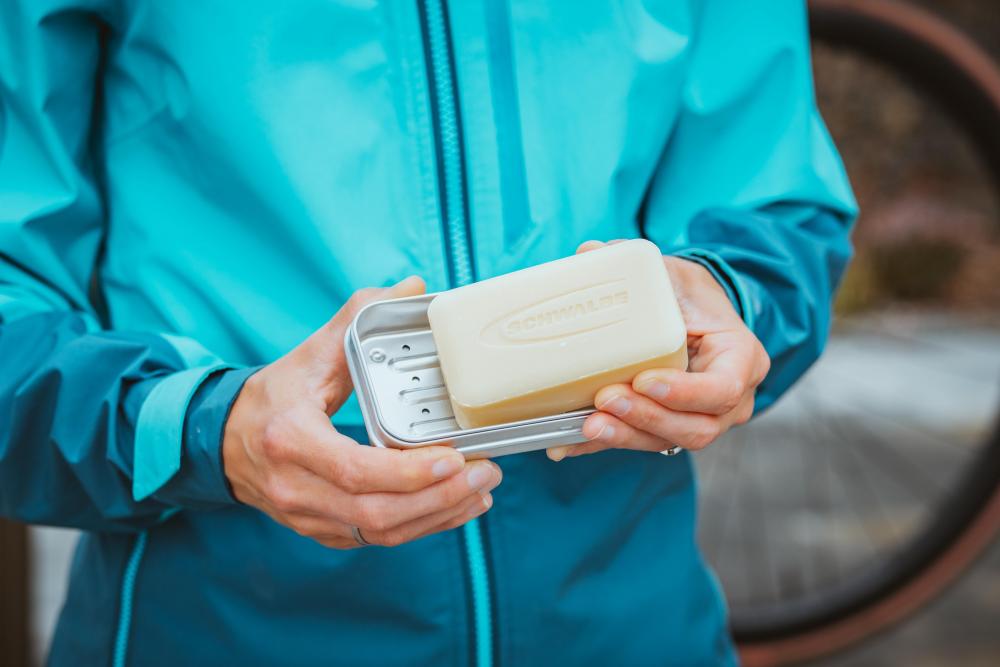 Schwalbe NATURAL BIKE SOAP - kompakte Seife im Set für schonende Fahrradreinigung