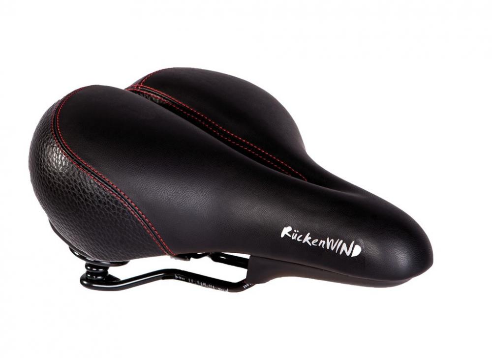 P&P Bequemsattel Rückenwind 802 schwarz/rot, 265x210mm, mit roten Nähten und weißem Rückenwind-Logo.
