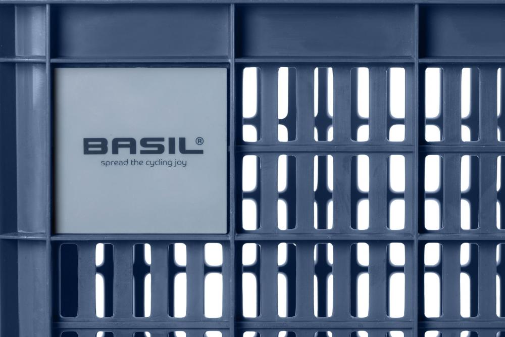 Basil Transportkorb Crate M Bluestone, robuster Kunststoff-Fahrradkorb mit Logo. Wetterfest, stapelbar, MIK-kompatibel.