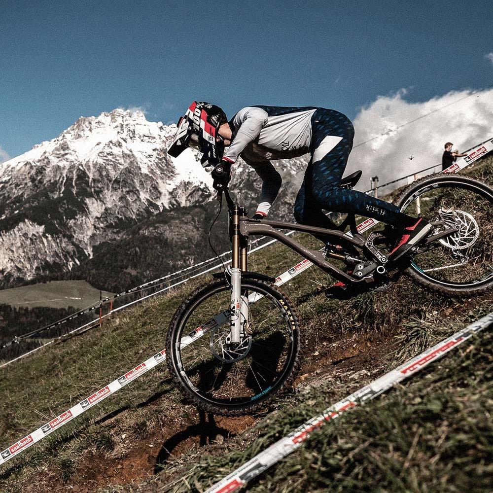 Fizik Gravita Tensor MTB-Schuhe - Größe 44, Red Black, Downhill Enduro, Clipless, Vibram XS Trek Evo, Schnürung und Powerstrap