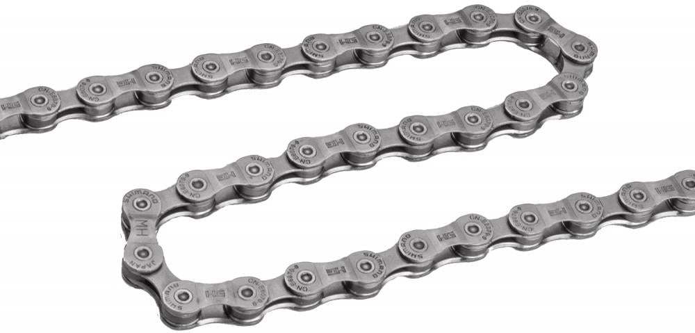 Silberne Shimano CN-E6070 9-fach E-Bike-Kette mit 118 Gliedern in S-Form auf weißem Hintergrund.