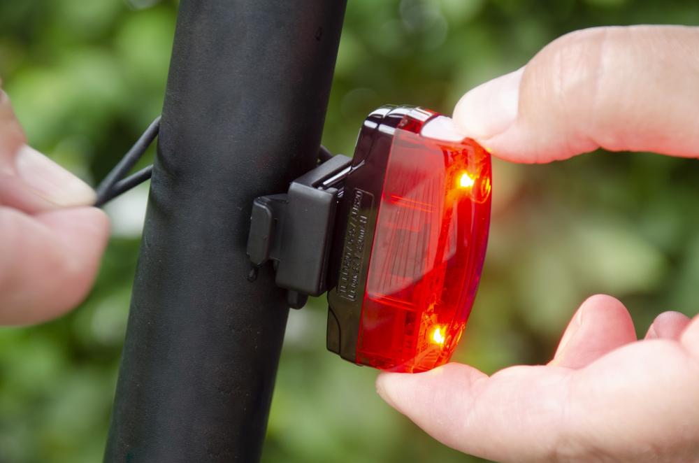 CATEYE Beleuchtungskit GVolt 60 Kit HL-EL550GNRC 60 - starkes StVZO-Fahrradlichtset für Alltag & Sport