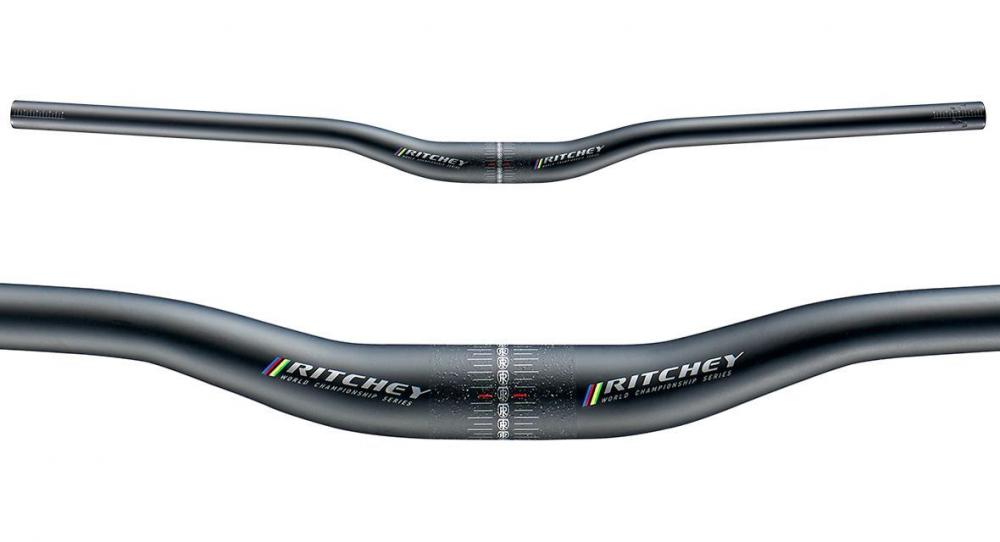 Ritchey WCS Rizer Lenker 31.8mm 760x30mm 9°/2° blatte in Schwarz, zwei Stück vor weißem Hintergrund.