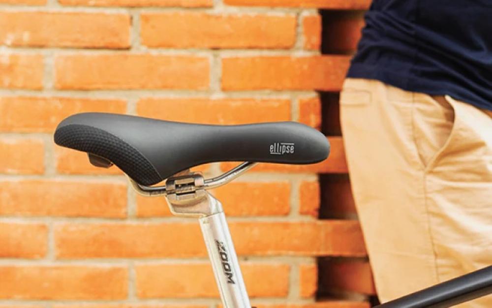 Schwarzer Selle Royal Ellipse Premium Range Fahrradsattel, Unisex, auf einem Fahrrad montiert.