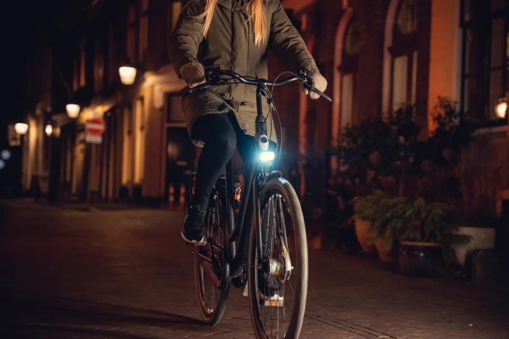 AXA Nxt 30 LED E-Bike Scheinwerfer - 30 Lux Frontlicht mit Tagfahrlicht