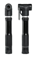 Crankbrothers Sterling S Fahrrad Handpumpe, Midnight Edition schwarz, mit Rahmenhalter.