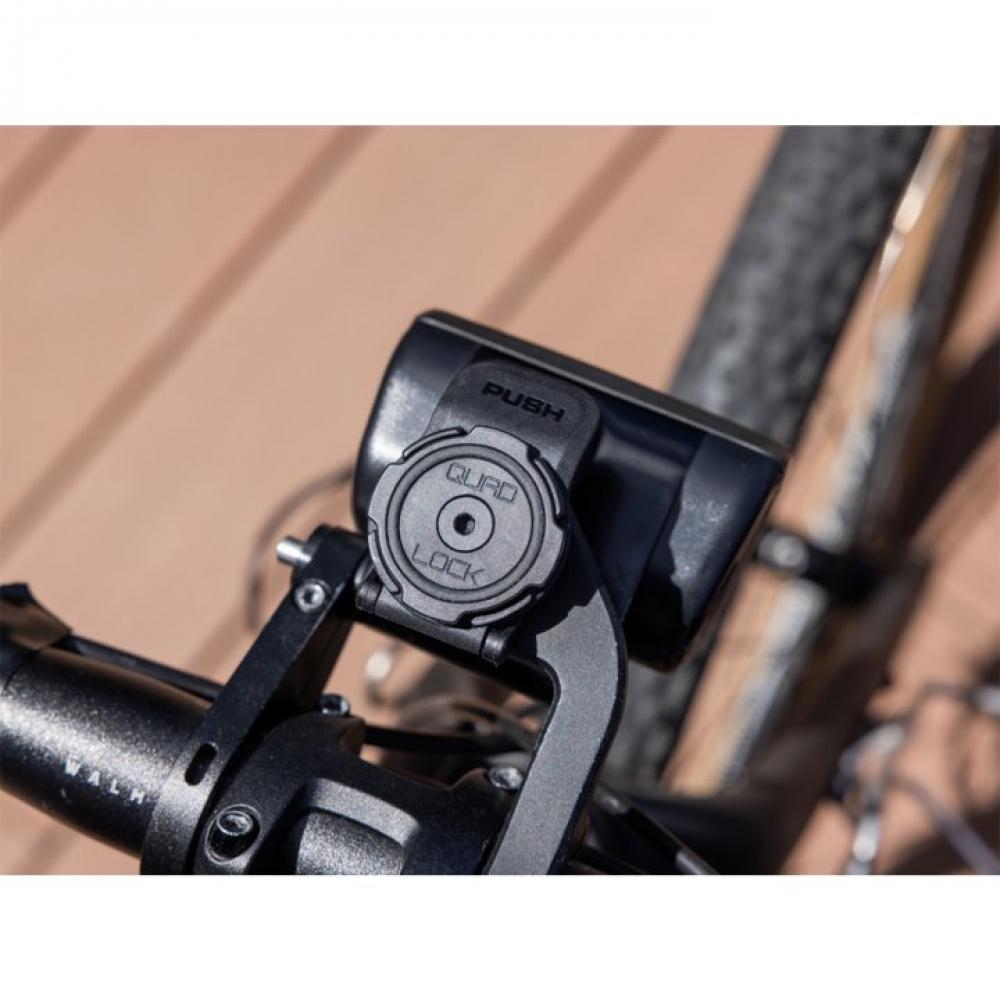 Schwarzer Quad Lock 360 Kopf mit kurzem Hebel und Dual-Lock am Fahrradlenker. Kompatibel mit 360 ARM/BASE.