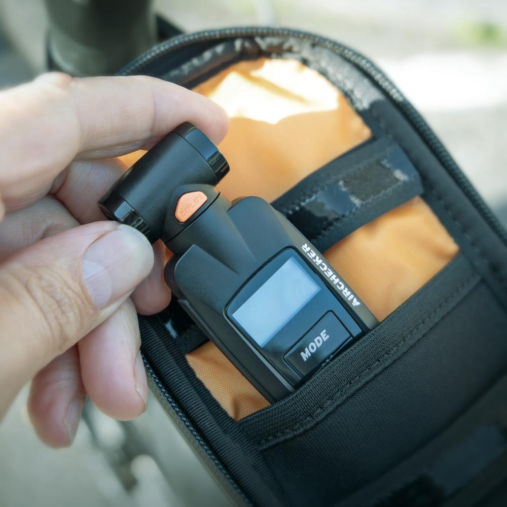 SKS Oberrohrtasche Explorer Smart schwarz - Rahmentasche für Smartphone, 200x100x110mm, 1350ml, wasserabweisend, ideal für Bikepacking und Touren