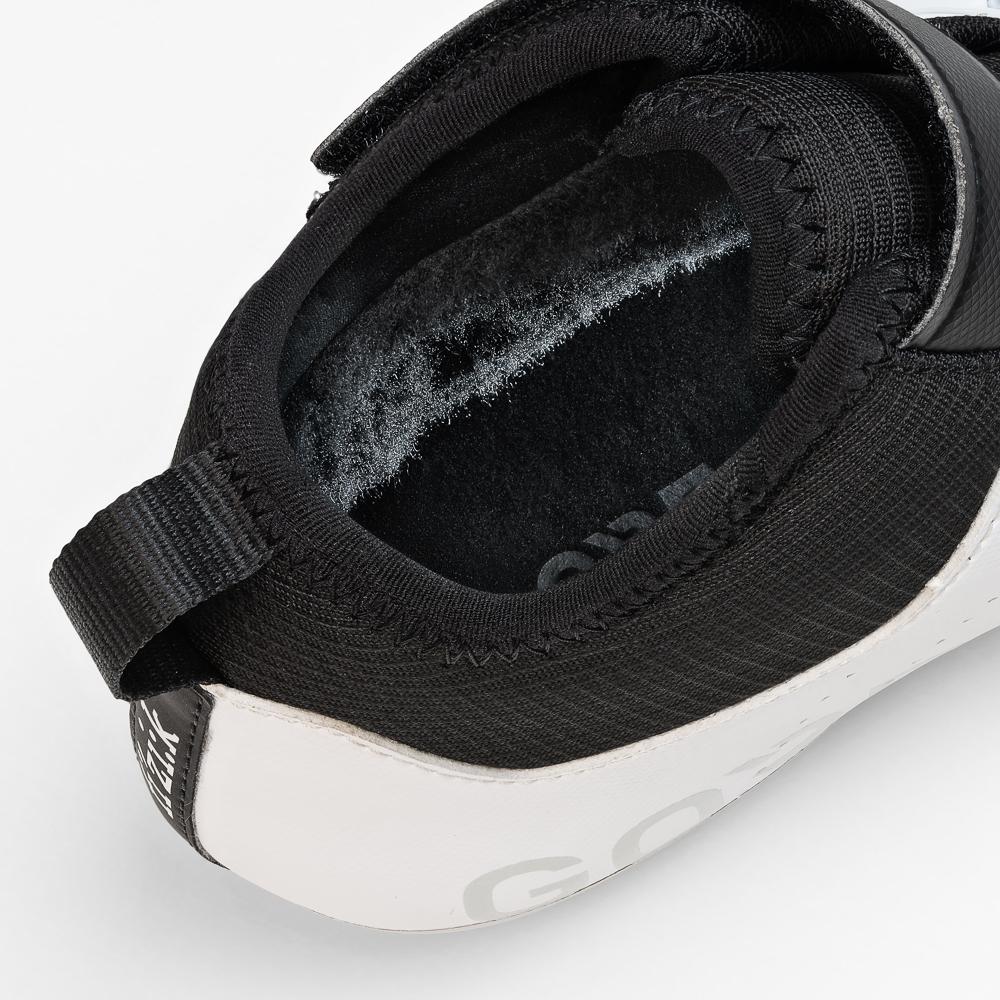 Fizik Tempo Artica GTX Winter-Rennradschuhe, Größe 42, schwarz/weiß, mit GORE-TEX Koala-Membran und Fleece-Futter für wasserdichten, atmungsaktiven Komfort