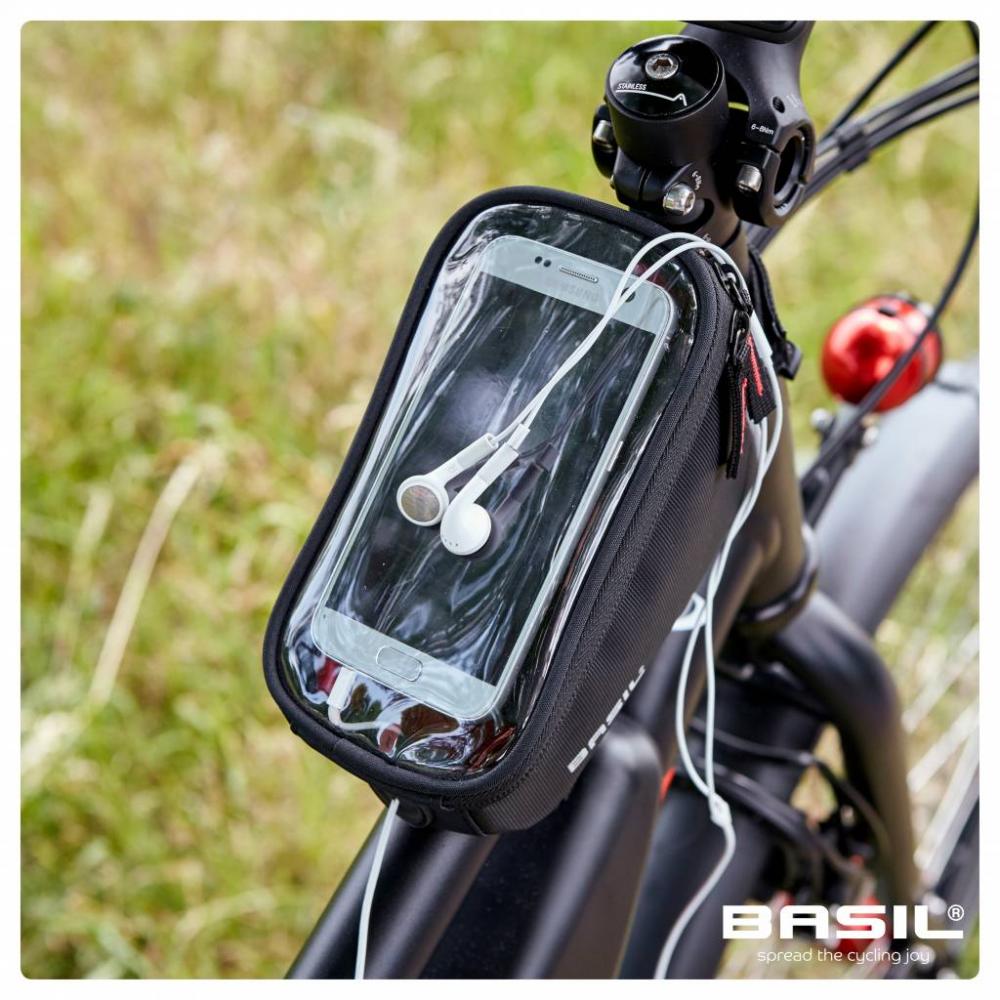 Basil Sport Design Rahmentasche schwarz, wasserabweisend, am Fahrrad mit Smartphone.