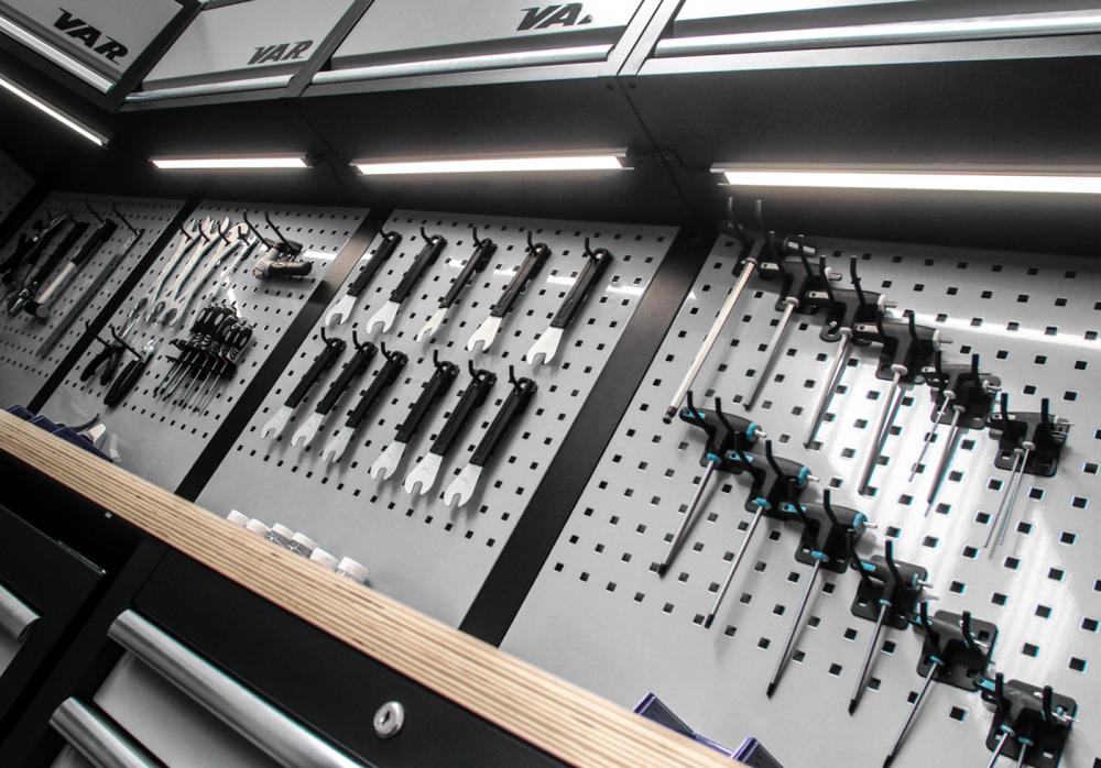 VAR Werkzeuglochwand MO-52239 für Unterschrank 1052 614 Grau - flexible Werkstattorganisation