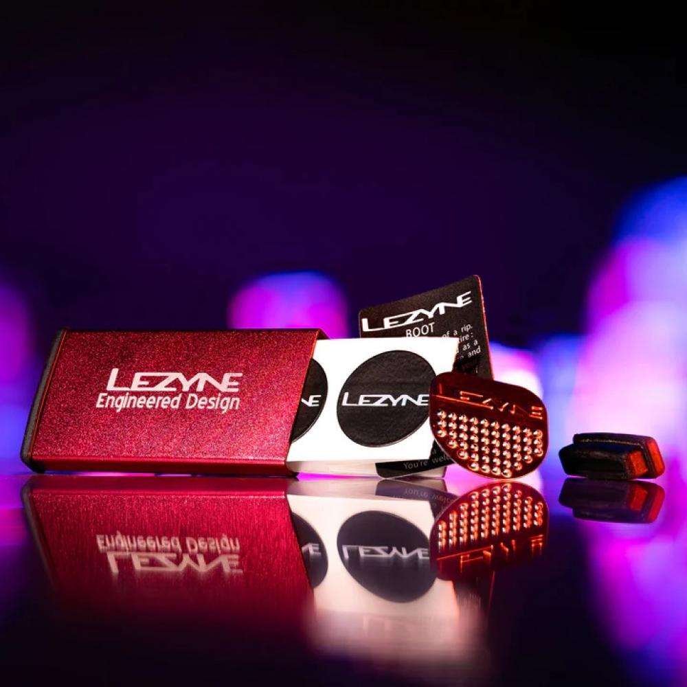 Lezyne Reparaturset METAL Kit Alu 6 Schlauchflicken 1 Anrauher seitliche Öffnung hellgrau