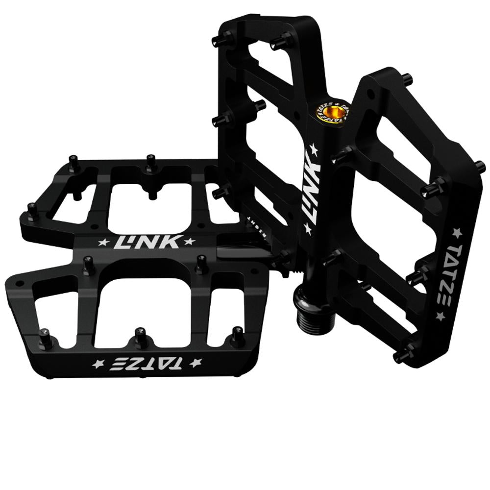 Schwarze Tatze LINK MTB Titan Plattformpedale mit 10 Pins pro Seite auf weißem Hintergrund.
