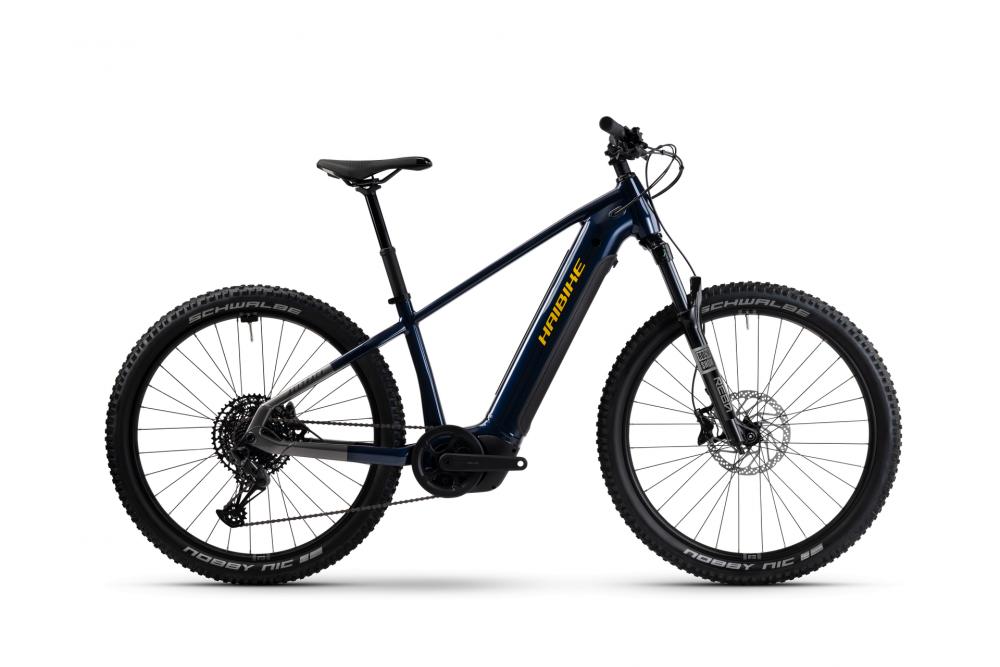 Dunkelblaues Haibike ALLTRACK 10 29 E-MTB XL mit Bosch CX Motor, 800Wh Akku, SRAM 12-fach und 29 Zoll Rädern.