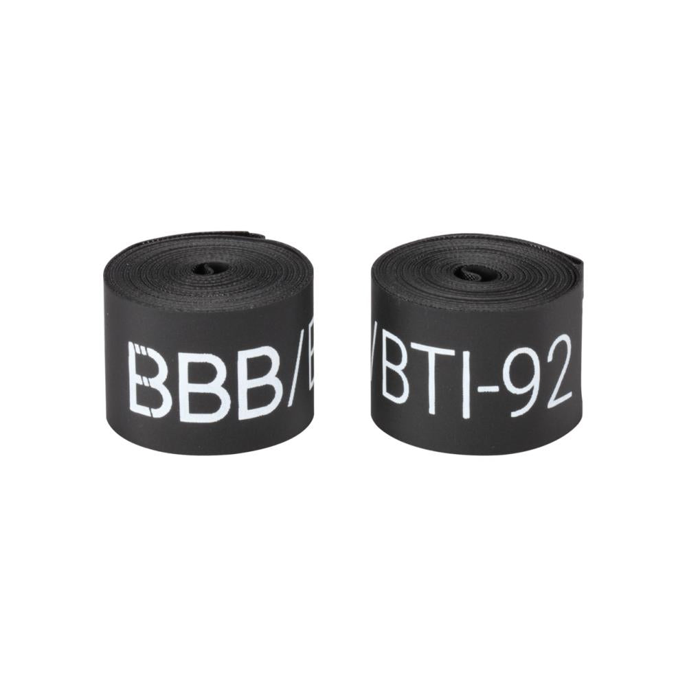 Zwei schwarze BBB Cycling Felgenbänder HP 28x25mm 25-622, Hochdruck, aufgerollt.