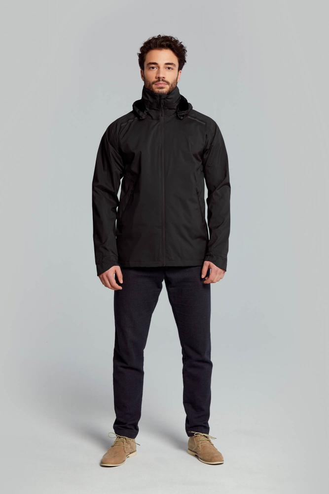 Mann in schwarzer Basil Skane Herren Regenjacke XL, wasserdicht, atmungsaktiv, ergonomischer Schnitt.