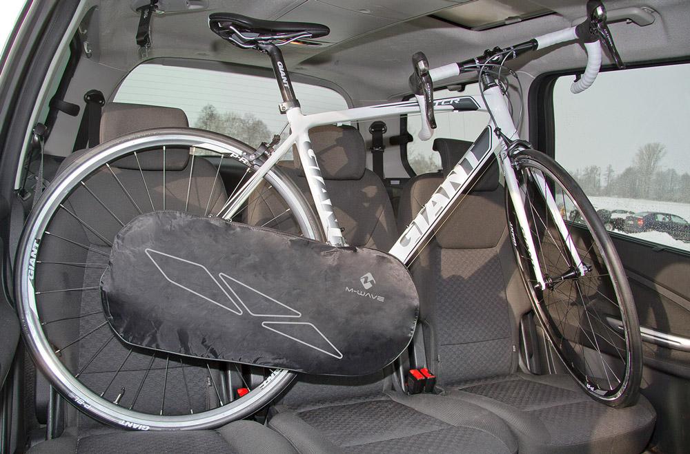 Schwarze M-Wave Schutztasche Rotterdam Protect für Fahrrad-Antriebseinheit schützt Kette beim Transport im Auto.