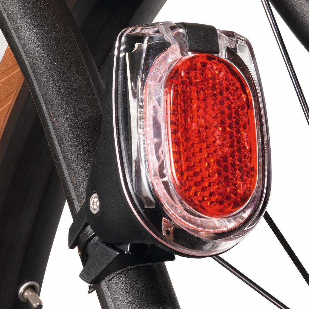 Nahaufnahme Busch & Müller Secula plus LED Rücklicht mit Standlicht und Strebe, StVZO-zugelassen, montiert.