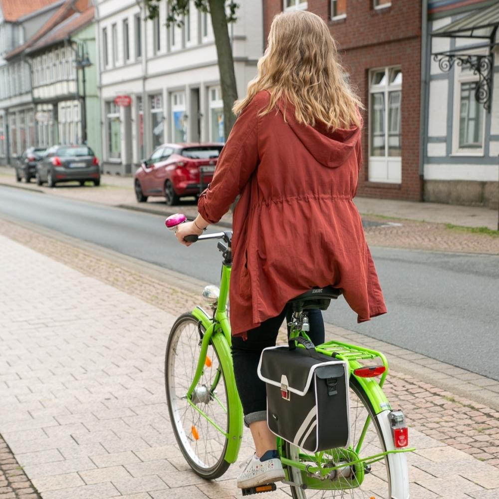 Haberland Einzeltasche Kunstleder 10l Retro schwarz/weiß - stilvolle Fahrradtasche mit Schultergurt