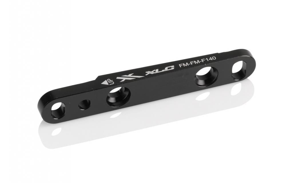Schwarzer XLC Flatmountadapter für Flatmount Scheibenbremse VR Ø140/160mm.