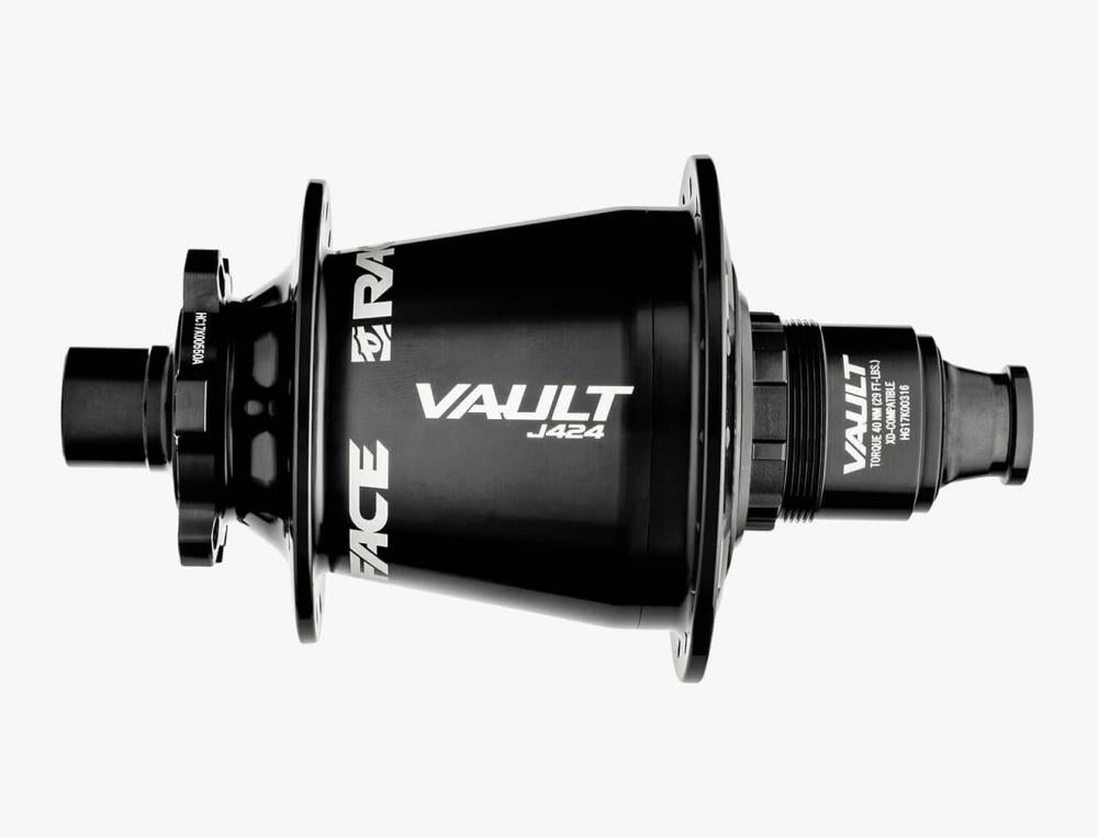 Schwarze Race Face Vault High-Performance Frontnabe, 110x15mm, mit Race Face Logo und Vault Schriftzug.