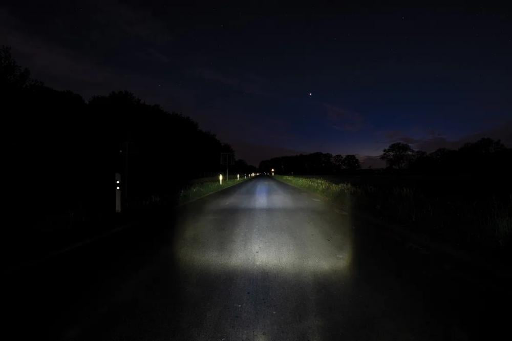 AXA Nxt 30 Dynamo Steady LED Frontlicht - 30 Lux Fahrradlampe mit Standlichtfunktion